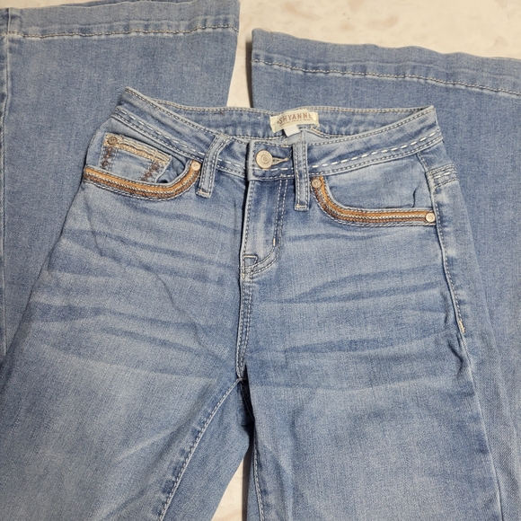 Shyanne Bootcut Jeans Women’s Size 25 Short Light Wash Embroidered Pockets - Picture 4 of 9